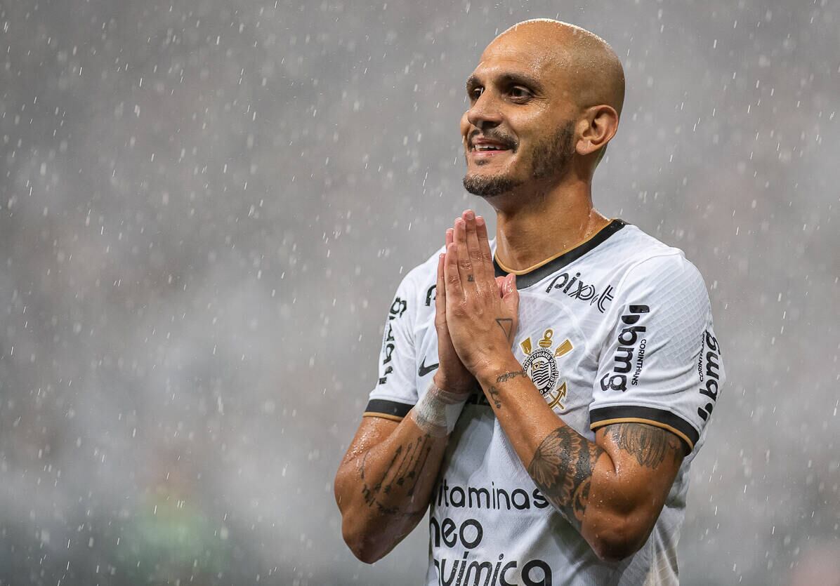 Fábio Santos tem contrato com o Corinthians até dezembro e deve pendurar as chuteiras