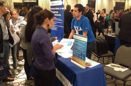 Feira teve como objetivo colocar os alunos brasileiros em contato com as instituições de ensino