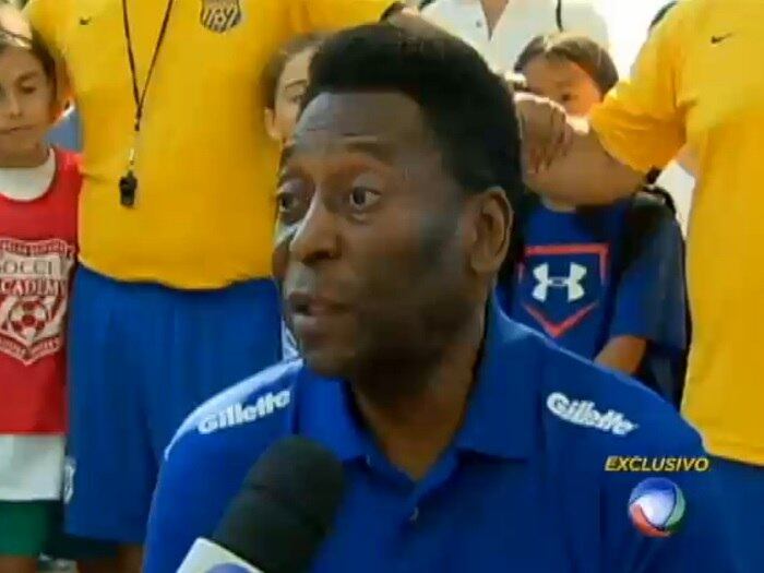 Pelé ficará na plateia, com os pés bem aquecidos por meias e sapatos
sociais. “Estarei lá, se Deus quiser. Vou dar entrevistas, acompanhar as
delegações do exterior e fazer o que for necessário, representando a
presidente Dilma. Talvez ela esteja comigo, mas isso ainda não é certo”,
concluiu, sorridente

Leia mais na Gazeta Esportiva