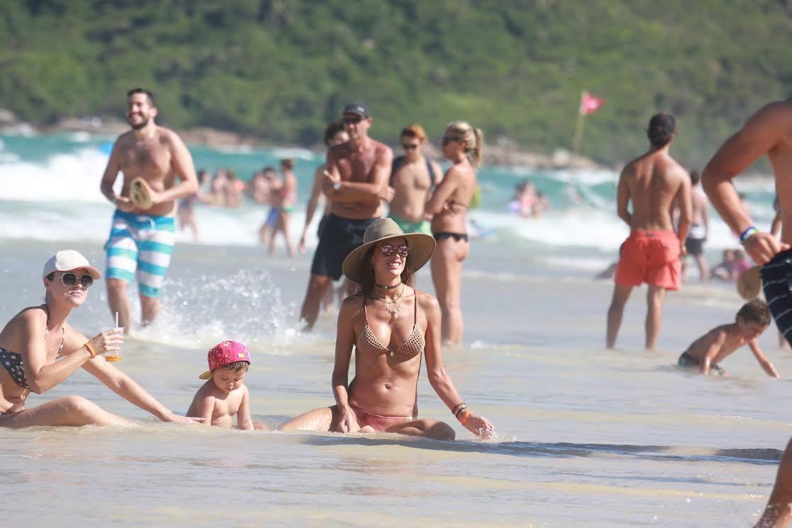 Atualmente, ela mora em Los Angeles, nos Estados Unidos, com o marido Jamie Mazur e os dois filhos