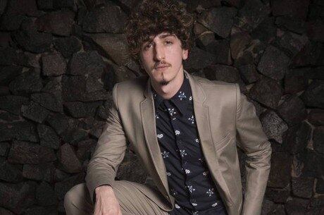 Johnny Massaro falou sobre sua barba em entrevista