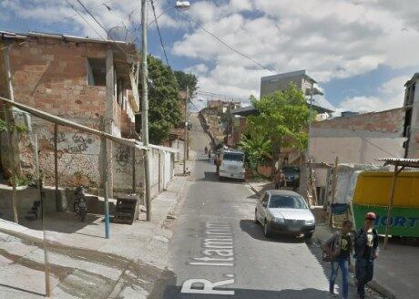 Droga foi encontrada em beco na rua Itamirim