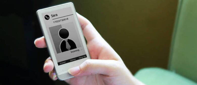 Acessório adiciona tela de e-ink com acesso a aplicativos e notificações