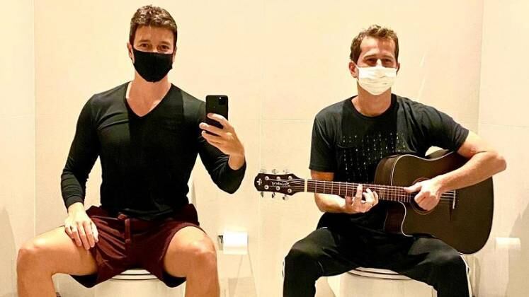 Vocalista do grupo Dominó na década
de 1990, Faro relembrou a parceria com o ex-companheiro Afonso Nigro e
realizou uma Live de Dia dos Namorados para embalar corações!