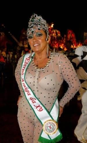 Rita Cadillac chamou a atenção no desfile da X-9 Paulistana em 2013. A ex-chacrete usava um macacão com alguns brilhos, além da faixa de eterna amiga da escola. A fantasia virou assunto, mas a musa do Chacrinha logo esclareceu. O figurino foi feito em 24 horas, já que ela não sabia se desfilaria ou não