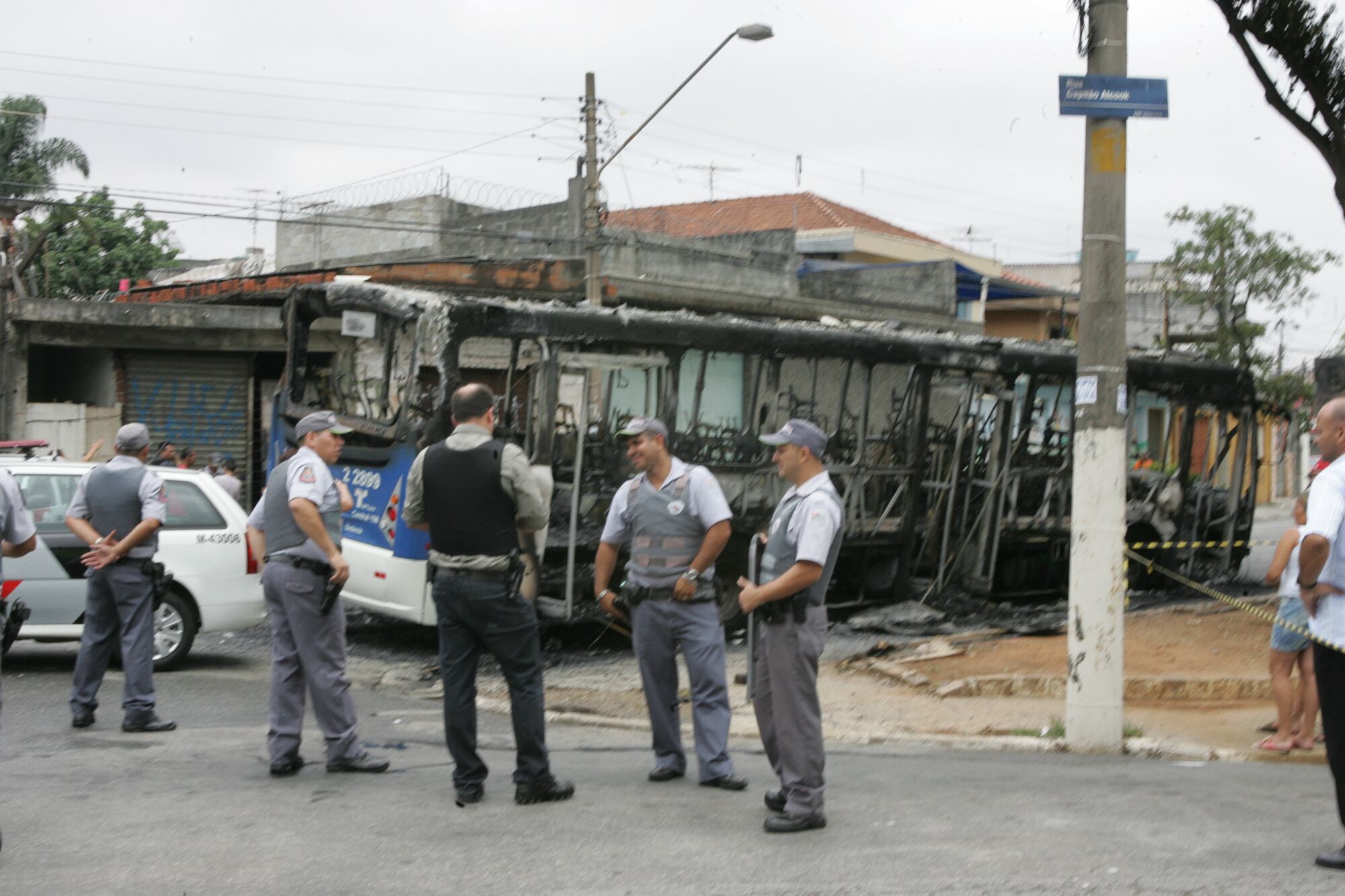 Perseguição feita pela polícia a dois jovens na Vila Medeiros pode ter motivado o ataque