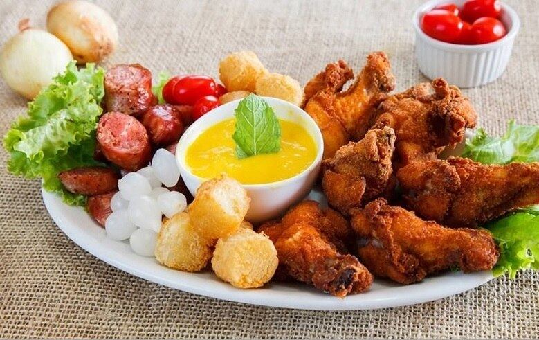 Ponto do Tropeiro
Prato - Pra todo gosto Coxinha de frango empanada, linguicinha e mandioquita, servidos com molho de manga.
Endereço: rua Dr. Pedro Pinto, 77 - Caiçara