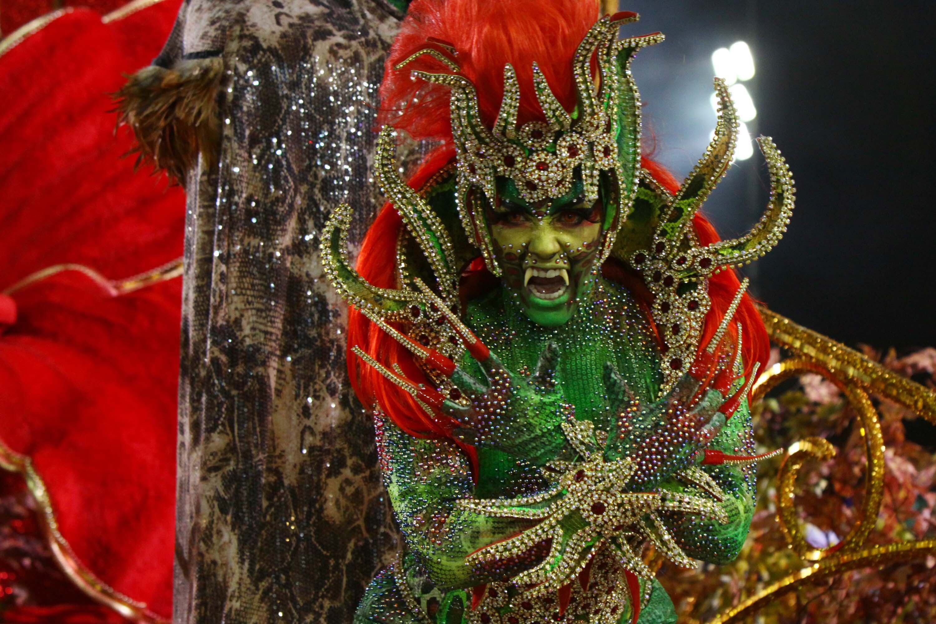 Mocidade Alegre foi a terceira a entrar na avenida no segundo dia de desfile do Carnaval de São Paulo
