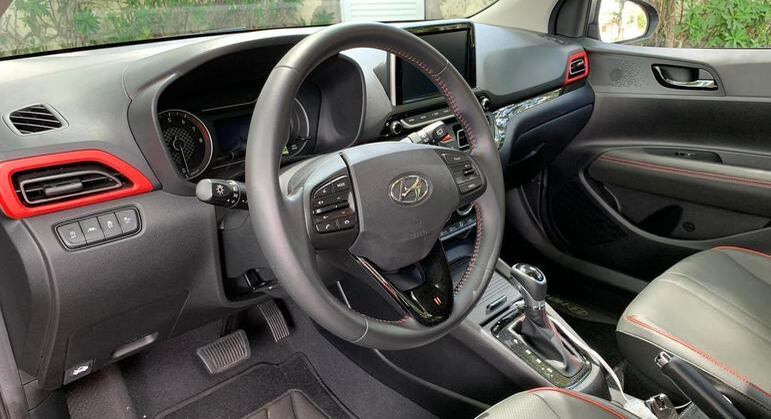 Central multimídia tem 8 polegadas