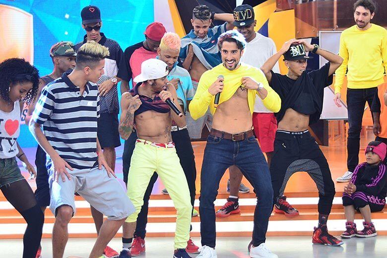 A animação é tanta que ele também provou ter requebrado

+ Vídeo: Veja as atrações do Legendários na íntegra deste sábado (3)

+ Legendários também está no Facebook. Curta!

+ Siga a atração de Marcos Mion no Twitter!
