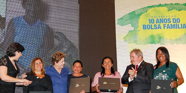 Dilma e Lula estiveram juntos na cerimônia que comemora os 10 anos de criação do programa Bolsa Família
