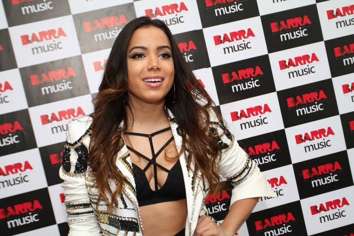Anitta, que quebrou recordes com o clipe de Deixa Ele Sofrer, continua solteira e mais feliz do que nunca. Em entrevista ao R7, a cantora briu o jogo sobre a vida pessoal