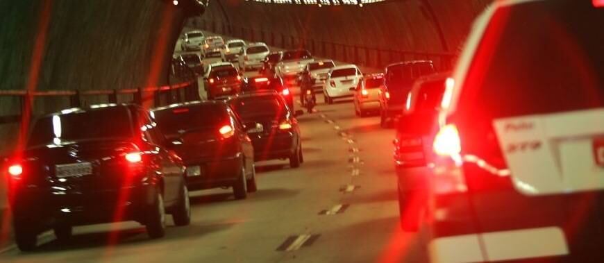 Motorista pode dividir o imposto em três vezes. Para carros com placa final 6 a primeira parcela também vence hoje