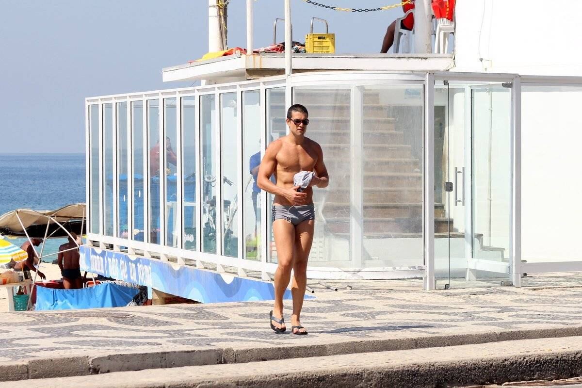 Sergio Marone nas ruas de Ipanema
Veja também: Record produzirá a primeira novela bíblica do mundo: Os 10 mandamentos
