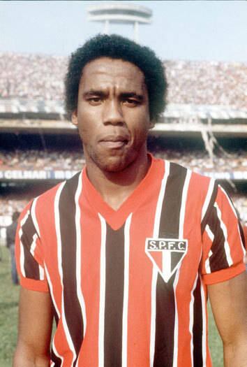 1 - Serginho Chulapa - 242 gols

O polêmico atacante tricolor segue isolado como o maior artilheiro da história da equipe. Entre 1973 e 1982 (ano em que foi titular da seleção brasileira na Copa da Espanha), Serginho marcou impressionantes 242 gols