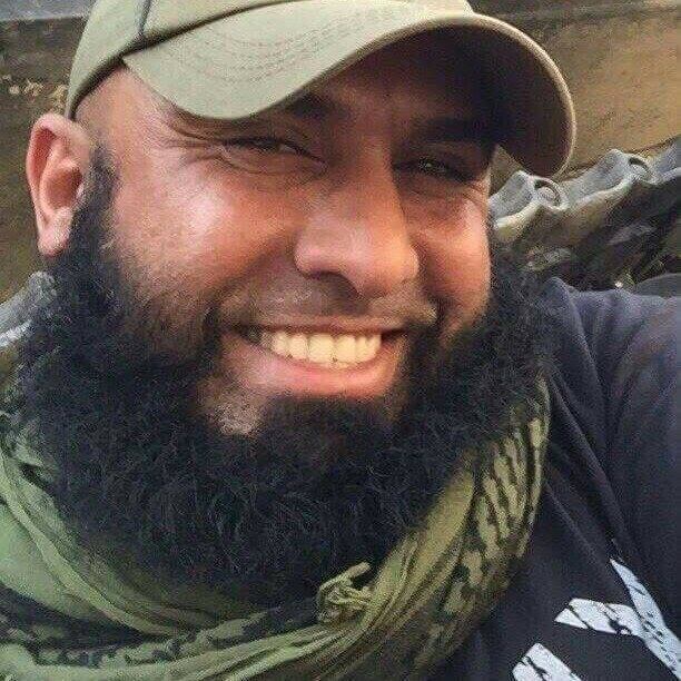 Um usuário do Twitter, curdo, o chamou de bandido. Ali Khedery, diretor-executivo de empresa de gestão de risco, Dragoman Partners, fez duras críticas à postura de Azrael na rede social.

