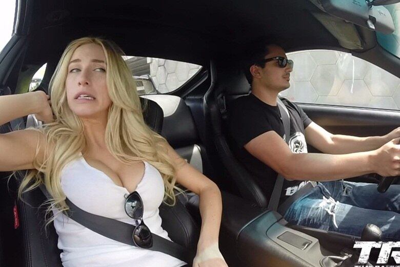 Olha a cara dela ao ouvir o ronco do motor e a turbina "aliviando"