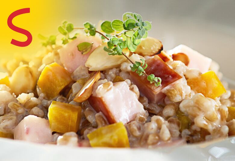 Você já pensou em usar peito de peru no risoto? O sabor que
o Peito de Peru Sadia traz ao prato é inconfundível! Em apenas 40 minutos você
pode fazer um delicioso risoto de cevadinha com Peito de Peru Sadia e agradar o
paladar de todos na sua casa. Quer ver a receita? Clique
aqui