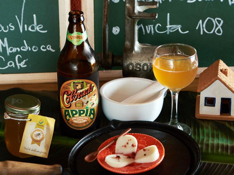 Queijos leves ácidos (cream cheese, de cabra e mascarpone) 
A acidez e o sal harmonizam com cervejas também ácidas e levemente adocicadas, de estilos como Weissbier, Witbier e Saison, como Hoegaarden e Patagônia Weisse e Franziskaner


Cervejaria viking em fiorde da Noruega leva nome de gigante nórdico

