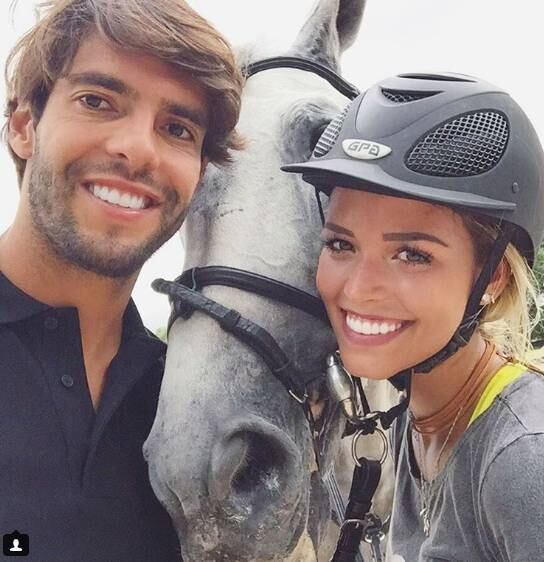 O relacionamento de Kaká com a modelo Carol Dias está mais firme do que nunca. Recentemente, a gata publicou uma foto em sua conta no Instagram ao lado do amado depois de um passeio a cavalo. Os seguidores gostaram do registro dos pombinhos e suspiraram. "Amores mais preciosos", "amo ver vcs juntos", foram alguns dos comentários