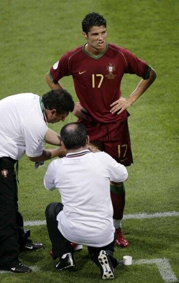 O então camisa 17 fez gol logo em seu segundo jogo em Mundiais. O brasileiro naturalizado Deco abriu o placar, aos 18 minutos do segundo tempo, e Cristiano Ronaldo converteu p