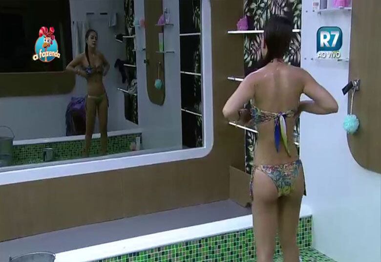 Li Martins sempre mostra sua forma impecável durante os banhos 
+ "Acho que vocês combinam", diz Thiago a Douglas e Rayanne
+  Na festa mexicana faltou pimenta no beijo de Ana Paula Minerato e Thiago Servo
+ Amaral leva susto ao escutar seu nome durante a madrugada; saiba como foi a noite dos peões na baia
+ Peões esbanjam estilo na primeira festa de A Fazenda 8; veja os looks

