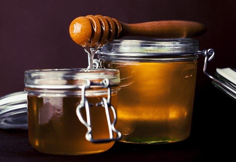 Mas, há um alerta: antes de tudo, é preciso visitar um médico para descobrir a causa da tosse. Se for apenas uma irritação na garganta, o mel pode aliviar os sintomas