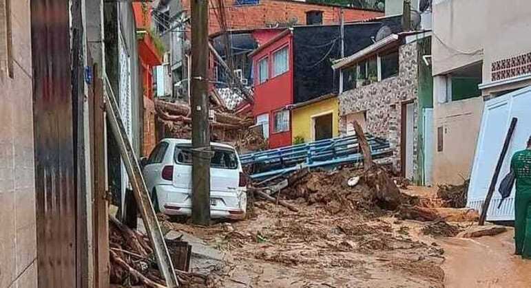 Regiões da cidade de São Sebastião foram tomadas por lama