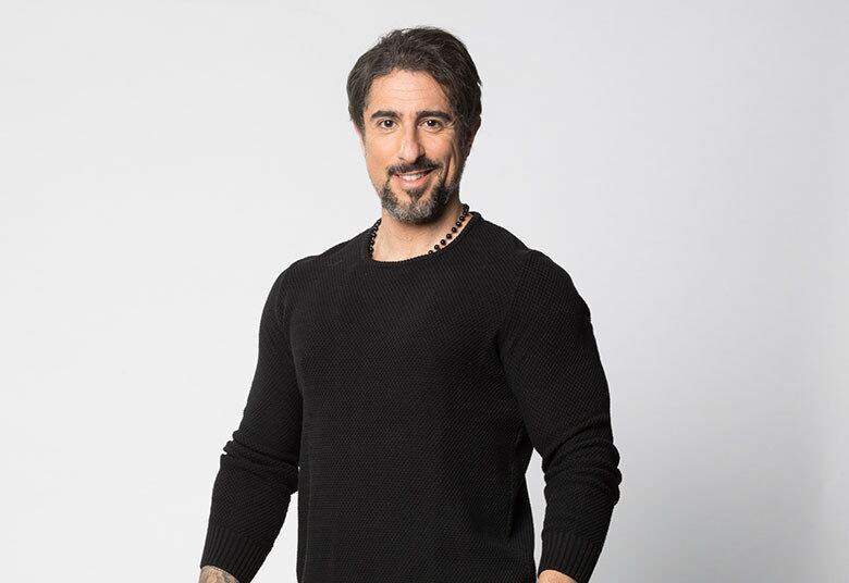 7 - Apresentador treta no comando

Ninguém menos que o divertido e irreverente Marcos Mion é quem vai apresentar o aguardado reality show, que vai ser exibido às terças e quintas. Em entrevista exclusiva ao site oficial, o apresentador contou o que leva A Casa ter tudo a ver com ele.

— O que eu ouço deles [dos diretores da atração] e o que os levaram a me escolher, é porque o negócio vai ser uma insanidade. Primeiro, você tem que ter alguém que está acostumado com isso, que gosta de se chocar com a loucura alheia e minha vida é baseada em aceitar a loucura dos outros. É uma coisa que a gente tem que passar humor em uma leveza porque o ambiente já é muito pesado em si só