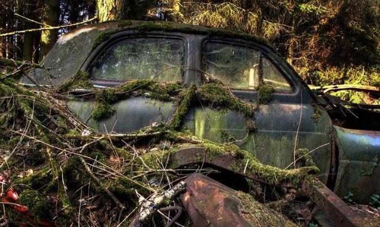 Mesmo parecendo um cenário de filme de terror o local é visitado por muitos turistas do mundo todo, na verdade por amantes de carros, pois não é qualquer um que encara esse cenário perturbador 