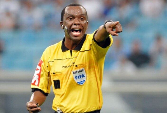 O árbitro Luiz Flávio de Oliveira, que irá apitar Palmeiras x Corinthians