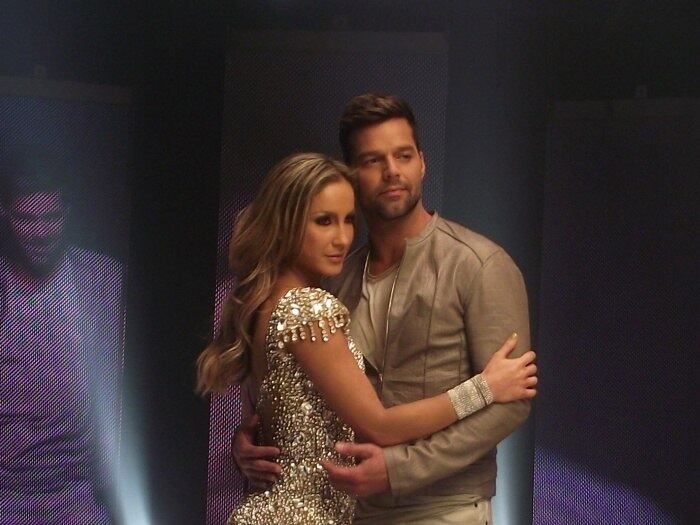Misturando o gingado latino, Ricky Martin e Claudia Leitte gravaram a música Samba em 2011