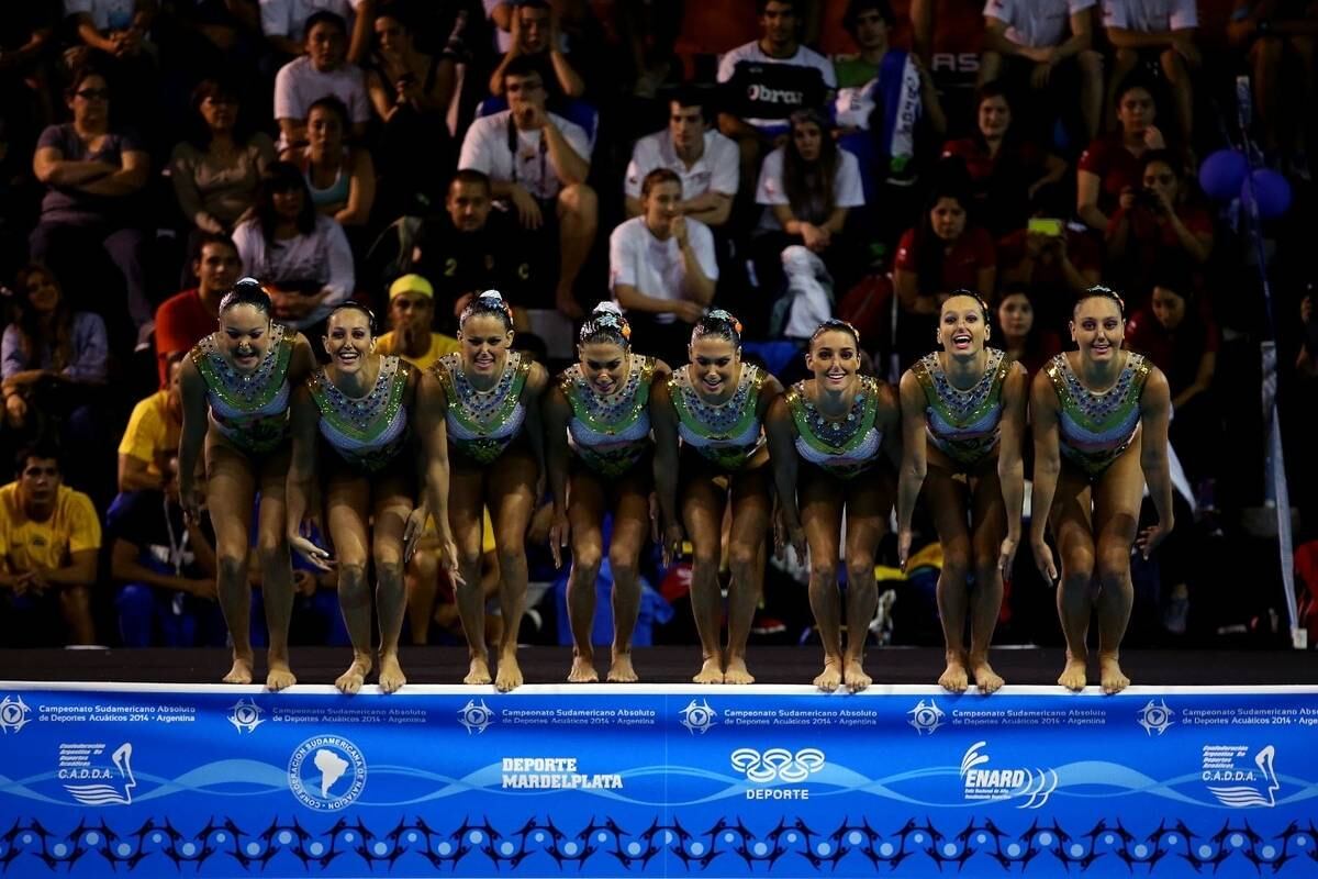 Mais tarde, às 19h, é a vez de os times entrarem na água. As integrantes da equipe nacional são Lorena Molinos, Beatriz Feres, Branca Feres, Maria Bruno, Sabrine Lowe, Lara Teixeira e Maria Clara Coutinho — esta última chegou de última hora a Toronto para substituir Pamela Nogueira, cortada após apresentar um quadro de labirintite
