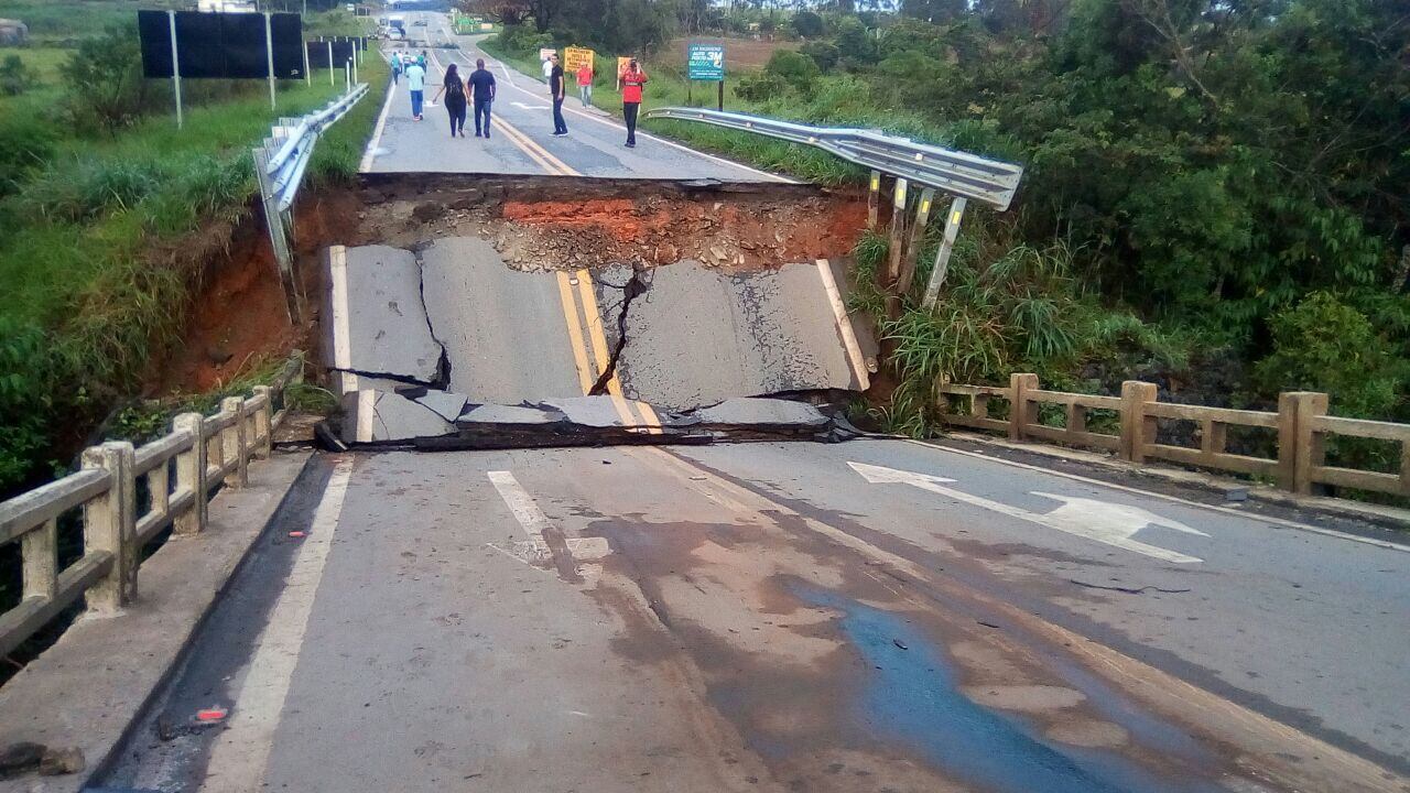 Trânsito está impedido no local