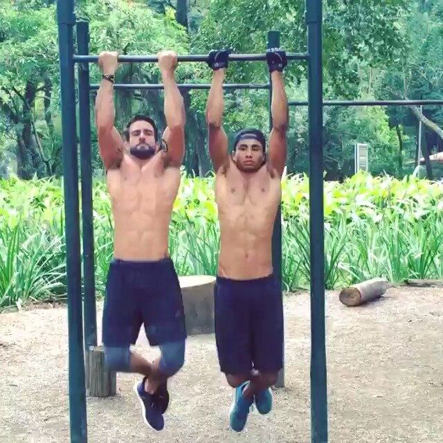 Uma das características principais é o trabalho em grupo