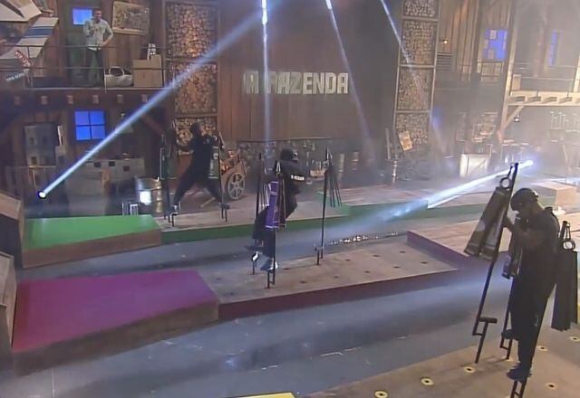 O sucessor de Carol foi o peão Juliano, que levou a melhor no desafio contra Biel e Rodrigo. O trio teve de fazer um percurso com pernas de pau, pegar uma peça de quebra-cabeça, voltar pelo mesmo caminho e montar o enigma. O primeiro a terminar a montagem e tocar sino seria o vencedor