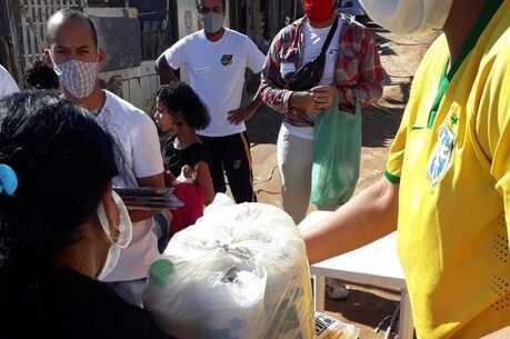 Grupos começam a se organizar em rede contra a pandemia