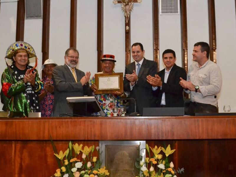 Cantor e compositor recebeu a honraria das mãos do presidente Marcelo Nilo