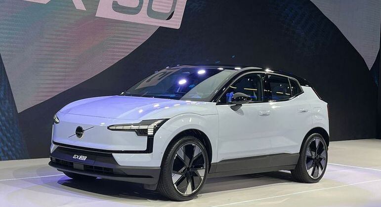 Volvo EX30 já tem 2.000 pedidos e chega ao país em maio de 2024