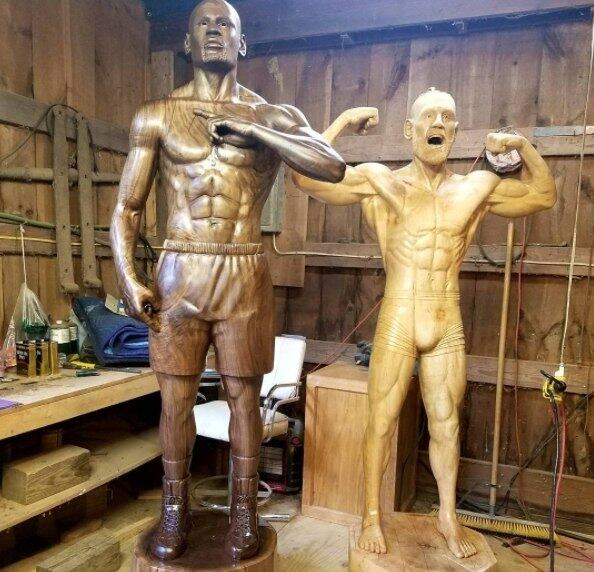 Anteriormente, James O’Neal havia talhado a estátua de Conor
McGregor