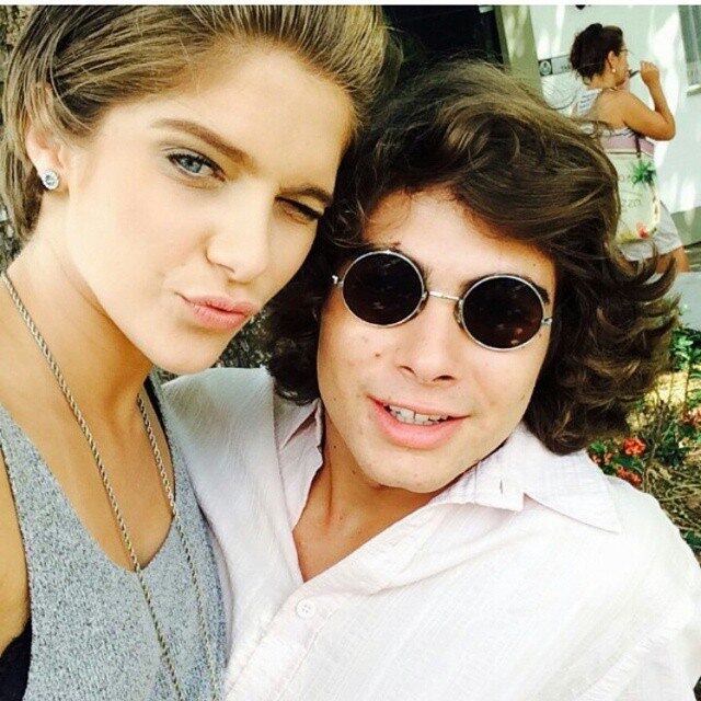 No ar em Malhação, da Globo, Isabella Santoni e Rafael Vitti ganharam a simpatia do público ao dar vida aos personagens Karina e Pedro. Os tietes chegaram a criar a hashtag #Perina nas redes sociais. A pressão para que eles assumissem o romance teve início e Isabella chegou a falar, por meio de sua assessoria, que eles não estavam namorando. Até hoje, fontes próximas aos dois garantem que eles estão juntos, sim!