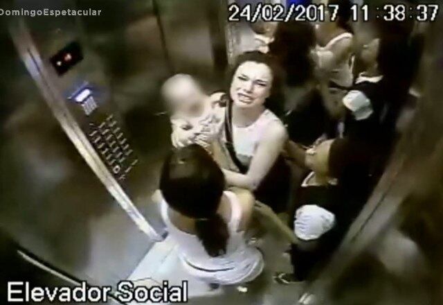 Logo depois, Poliana aparece novamente no elevador segurando sua filha no colo e chorando desesperadamente. Junto com ela está a babá e a irmã do cantor. Em alguns momentos, ela acena para a câmera e pede ajuda ao porteiro que estava de plantão na data