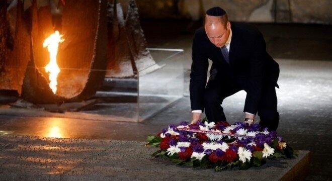 William depositou coroa de flores para vítimas do Holocausto