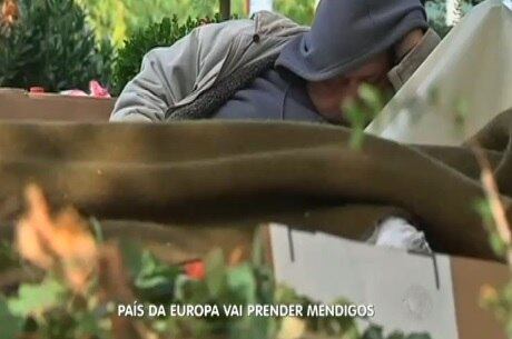 Quem for pego dormindo na rua receberá uma advertência e deverá deixar o local imediatamente