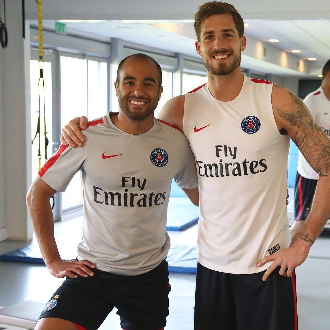 Lucas Moura está no clube desde 2012 e ajudou na aproximação de Trapp com os demais brasileiros do elenco 