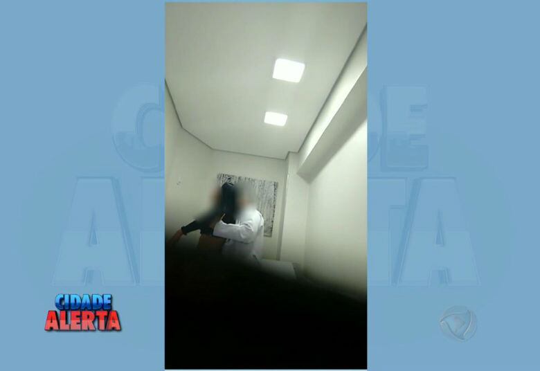 Inconformada com a consulta, a vítima saiu do consultório e foi
até a delegacia entregar as imagens para a polícia

+ Quer ver tudo o que rolou no Cidade Alerta? Veja a íntegra no R7 Play
