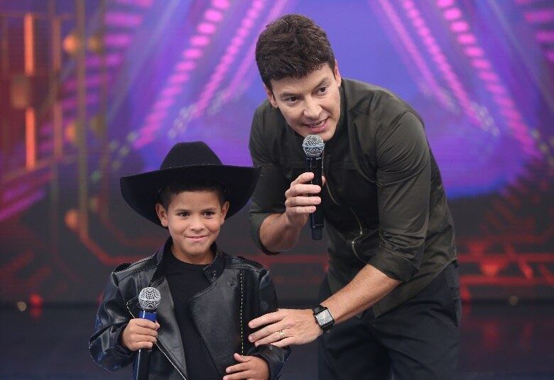 Vinicius, de 10 anos, é um fã muito talentoso do cantor