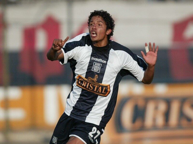 Manco começou a sua carreira defendendo o Allianza Lima-PER e mostrando que seria um meia de qualidade no futuro. O bom futebol do jogador fez com que ele experimentasse o gosto de jogar na Europa...

Veja também: Marias-Chuteiras garantem o lado divertido do futebol
