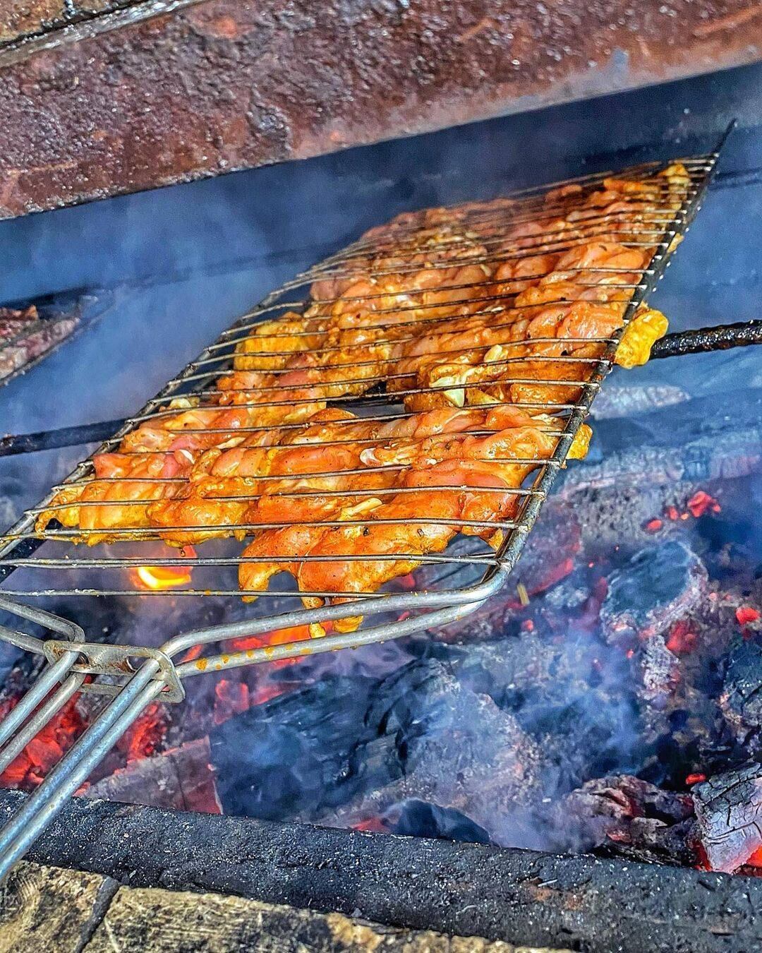 Os pedidos podem ser feitos de quarta-feira a sexta-feira das 10h às 14h. Aos sábados até as 16h e aos domingos até as 14h. Somente por WhatsApp

Veja também: Exageros podem marcar a vida pós-pandemia, dizem especialistas