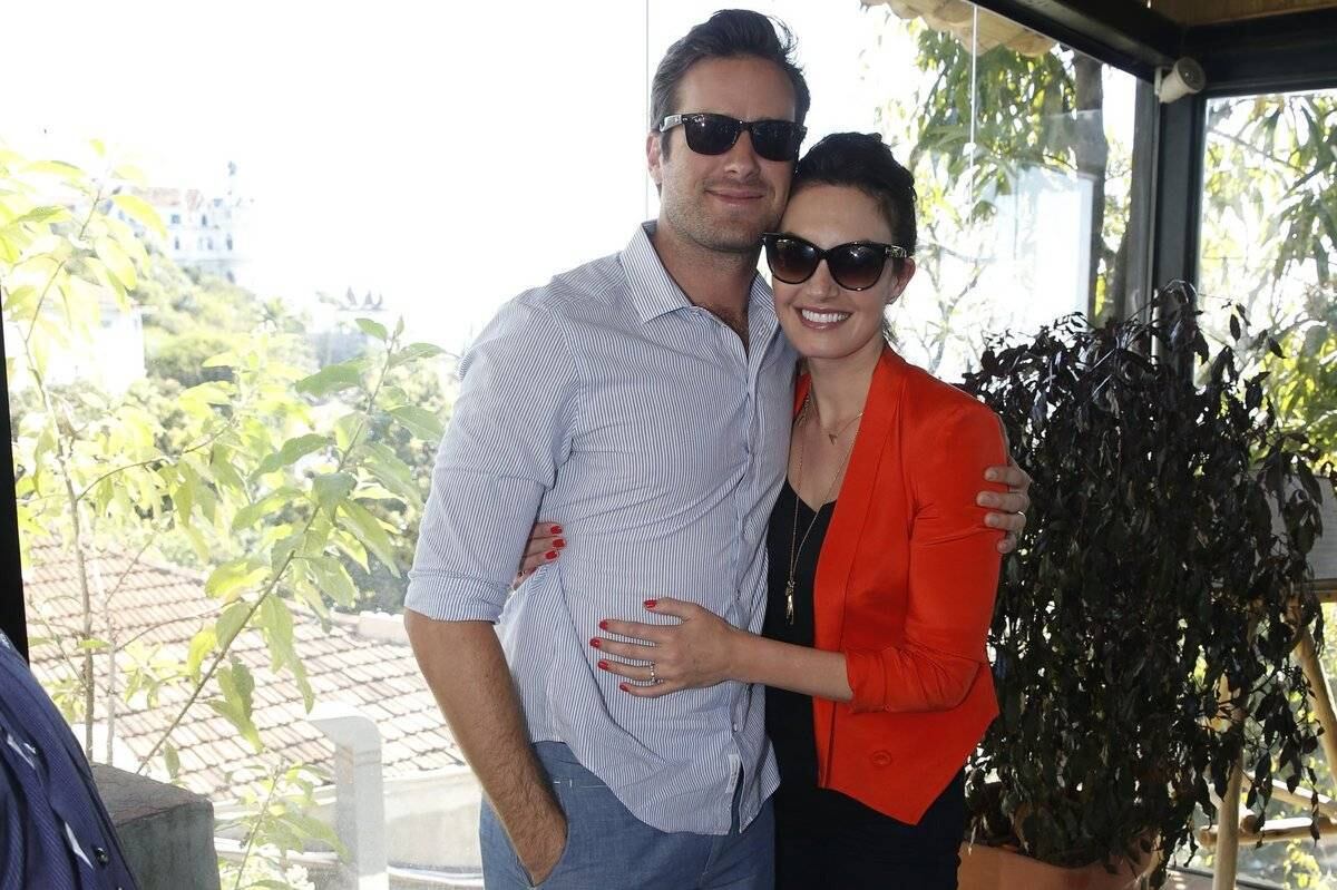Armie Hammer e sua mulher, Elizabeth Chambers, mal chegaram ao Brasil e já estão curtindo cada detalhe da cidade! O casal desembarcou no País neste domingo (23)

Acesse o R7 Play e
assista gratuitamente à programação da Record quando quiser
